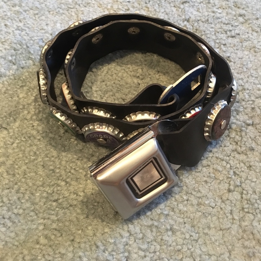 Recycled Revolution - Bottle cap belt